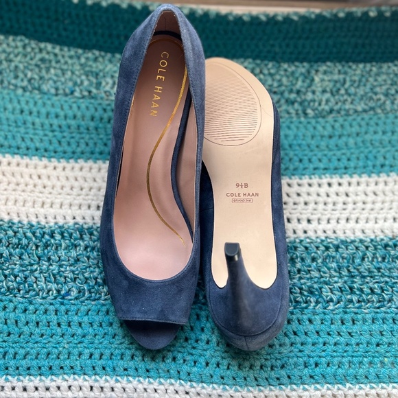 Cole Haan Size 9.5 navy blue suede, peep toe pumps - Picture 1 of 4